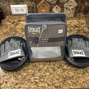 Everlast Boxing Kickboxing Punch Mitts Set, Gray and Black, Level 1.
